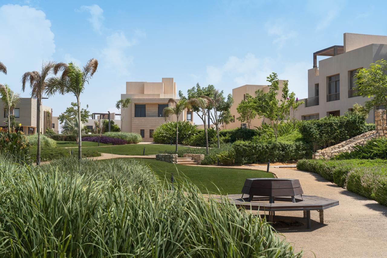 Photo by @thevoncomplex https://unsplash.com/@thevoncomplex