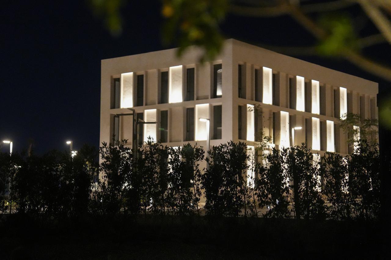 Photo by @thevoncomplex https://unsplash.com/@thevoncomplex